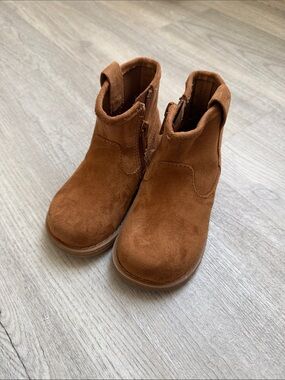 Toddler Boy H&M Kids Suede Ankle Boots in Chestnut Brown